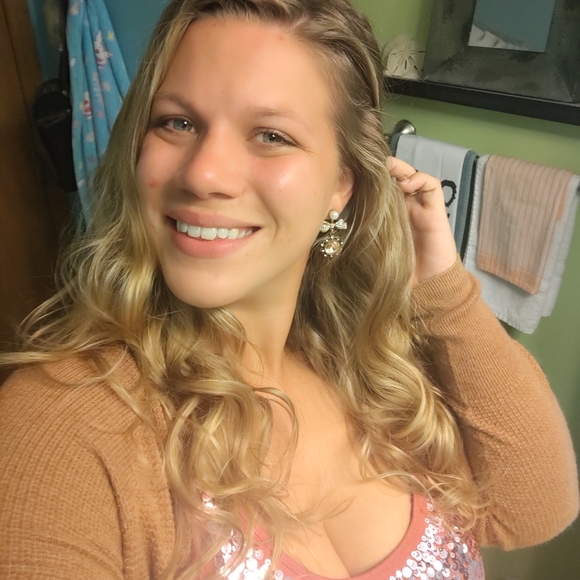 Meet your Posher, Samantha - Picture 2 of 3